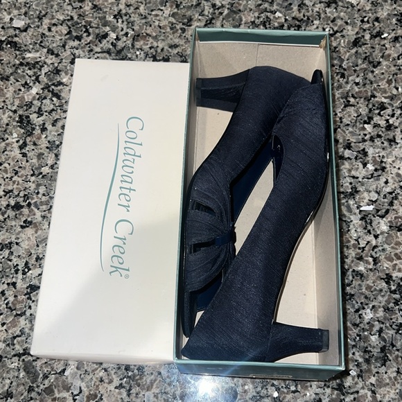 Coldwater Creek - Asymmetric Pleated Pump - Navy - BNWT - Picture 11 of 12
